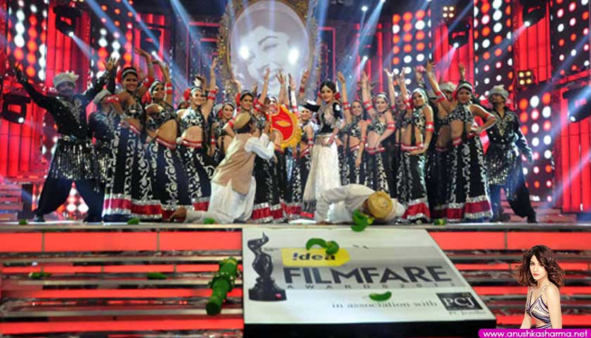Anushka Sharma perform at the 58th Filmfare Awards 2013