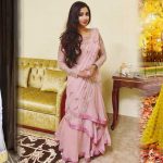 Shreya Ghoshal is in a nice sari