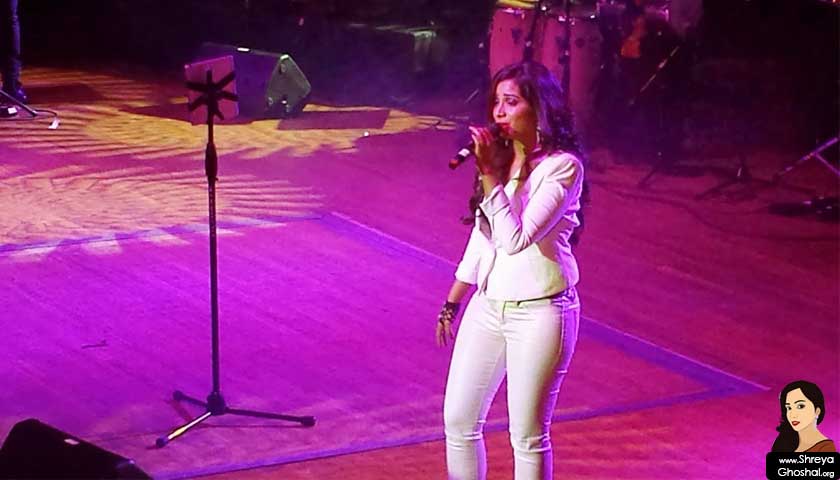 shreya ghoshal in white jeans singing